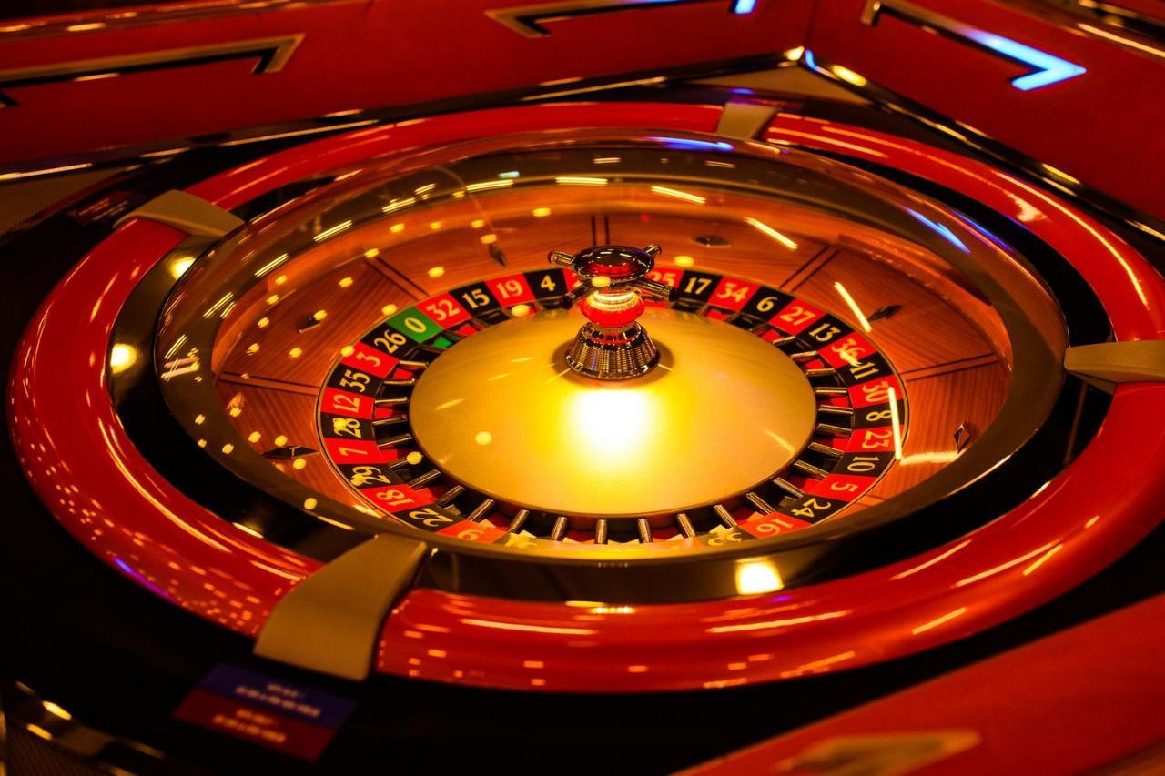 Отель Casino 2000 - Adult Guests Only Мондорф-Лес-Баинс Экстерьер фото